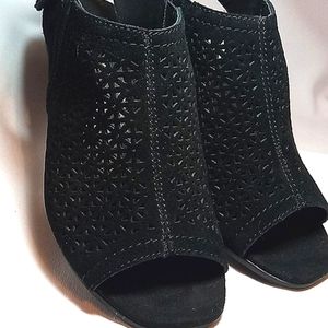 💚Dakota Chase  Peep Toe Booties